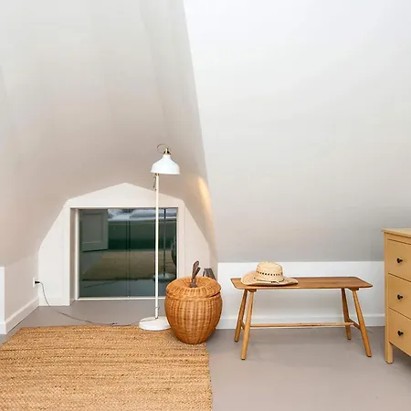 6 Person In Fano-by Traum *