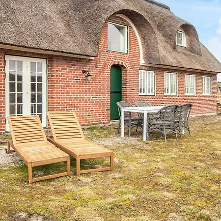 6 Person In Fano-by Traum Nyaraló