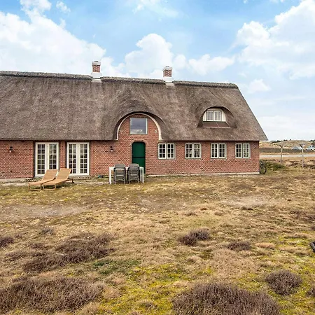 6 Person In Fano-by Traum *