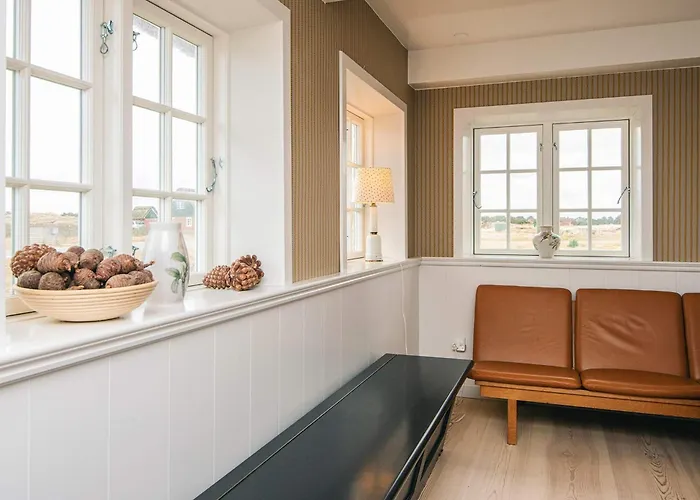 6 Person In Fano-by Traum