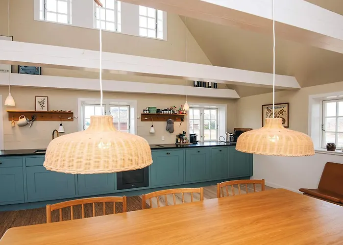 6 Person In Fano-by Traum *