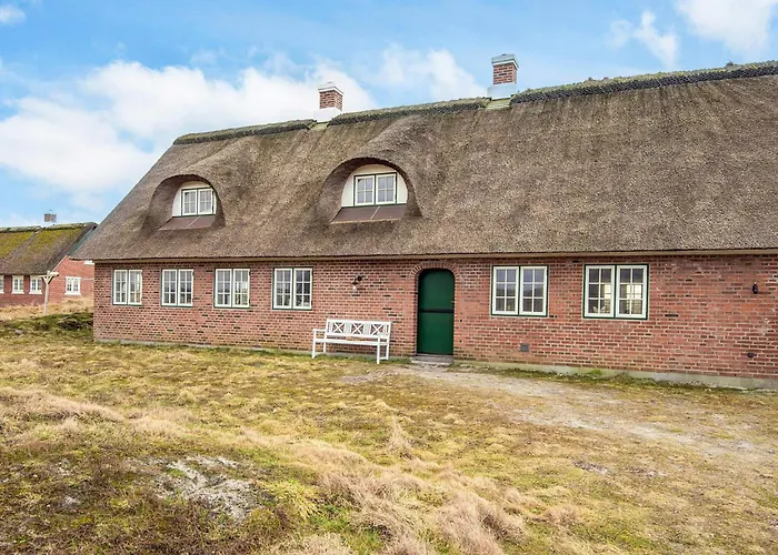 6 Person In Fano-by Traum